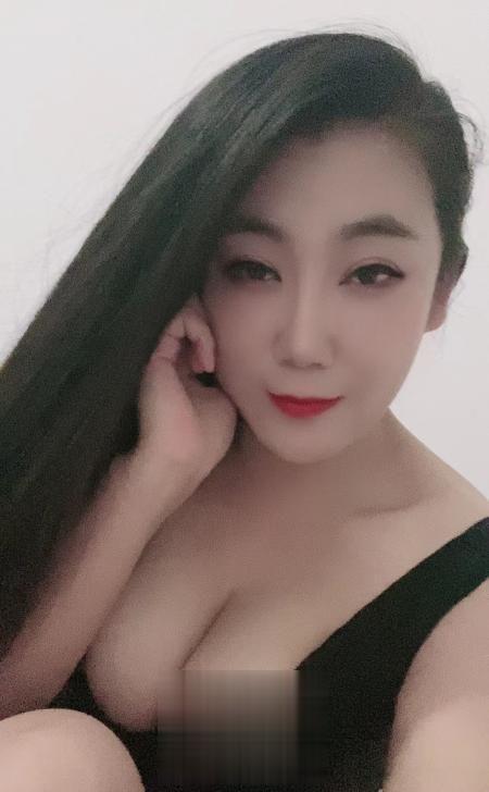 长腿巨乳小少妇芳芳