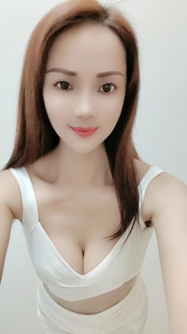 瘦小大波骚妹子